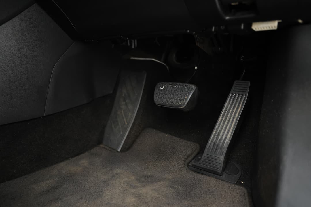 2019 Toyota RAV4 Cruiser (AWD) Hybrid, Automatic, 112061 km, Pedals and Footmat