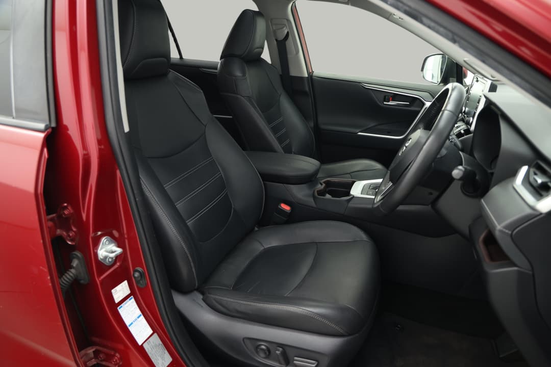 2019 Toyota RAV4 Cruiser (AWD) Hybrid, Automatic, 112061 km, Right Side Front Door Cabin View