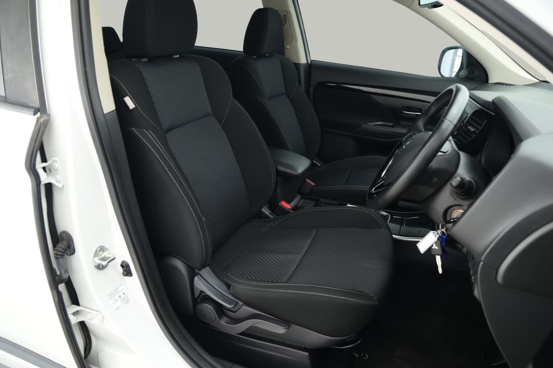 2018 Mitsubishi Outlander Es Adas 5 Seat (2WD), Automatic, 71329 km, Right Side Front Door Cabin View