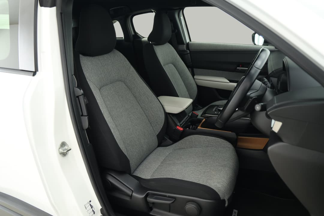 2022 Mazda Mx-30 G20e Evolve Mhev, Automatic, 46654 km, Right Side Front Door Cabin View