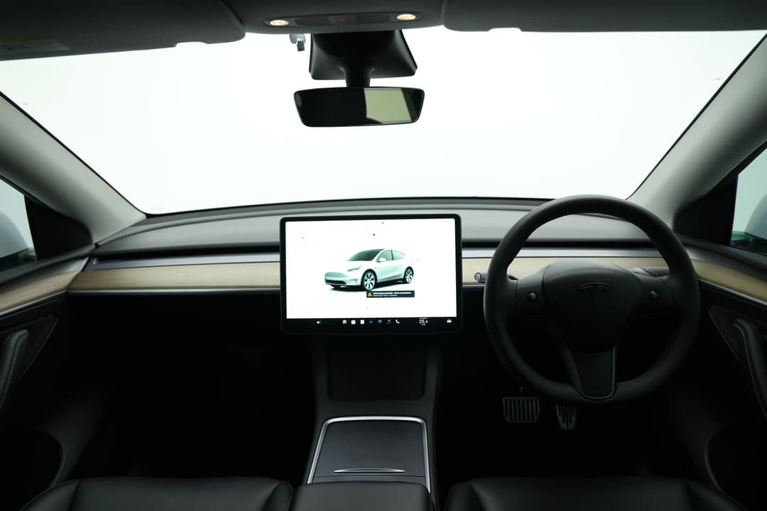 2023 Tesla Model Y Rear-wheel Drive, Automatic, 42095 km, Dashboard View