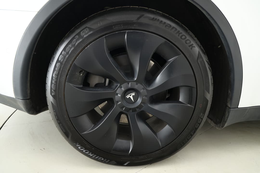 2023 Tesla Model Y Rear-wheel Drive, Automatic, 42095 km, Right Rear Wheel
