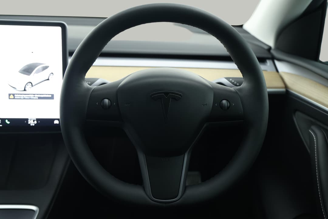 2023 Tesla Model Y Rear-wheel Drive, Automatic, 42095 km, Steering Wheel Close-up