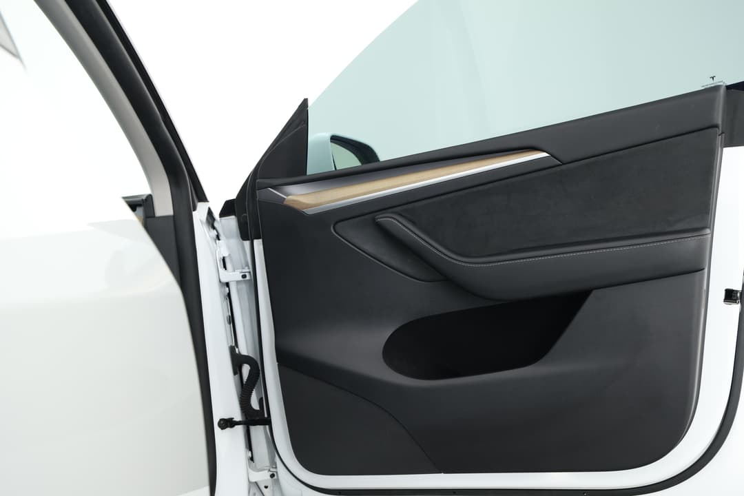 2023 Tesla Model Y Rear-wheel Drive, Automatic, 42095 km, Speaker View