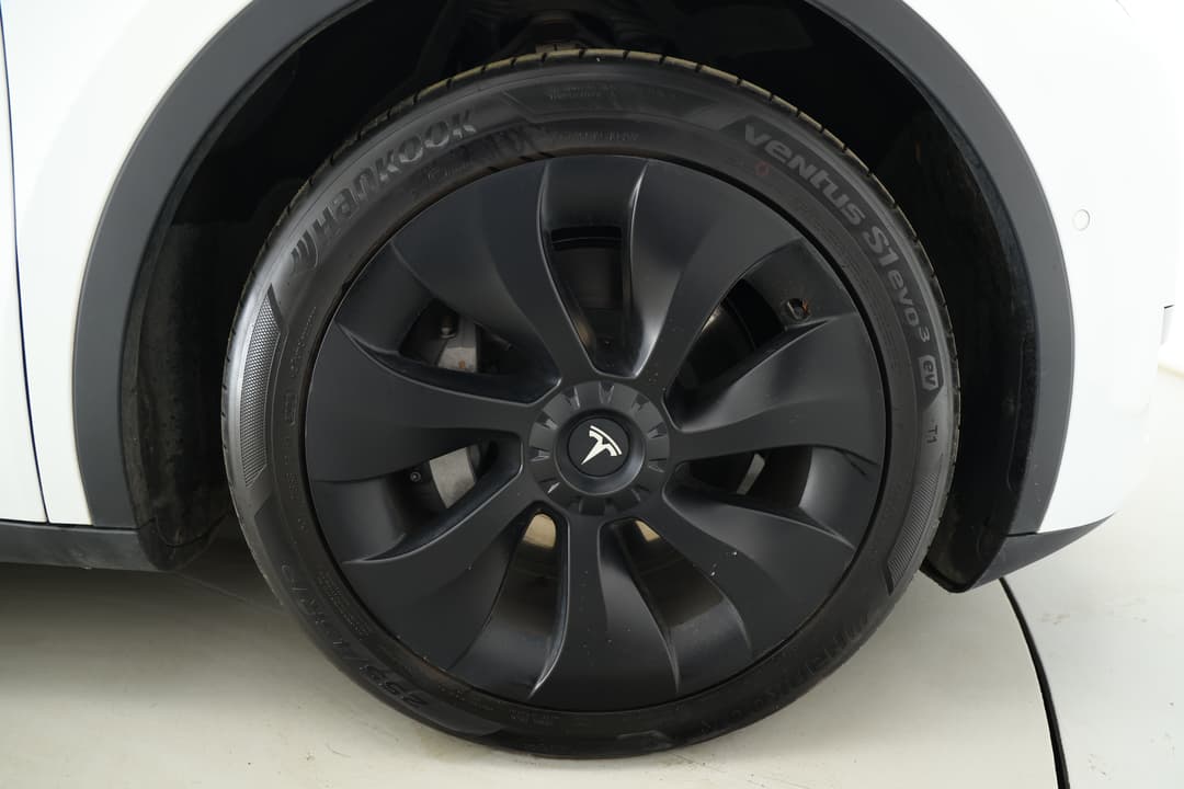 2023 Tesla Model Y Rear-wheel Drive, Automatic, 42095 km, Right Front Wheel
