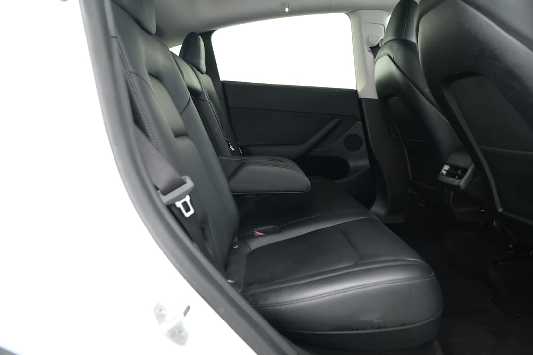 2023 Tesla Model Y Rear-wheel Drive, Automatic, 42095 km, Right Side Rear Door Cabin View