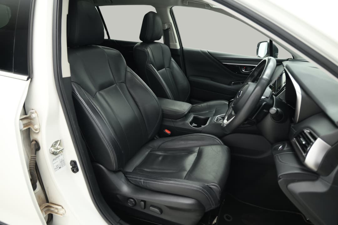 2021 Subaru Outback AWD Touring, Automatic, 50373 km, Right Side Front Door Cabin View