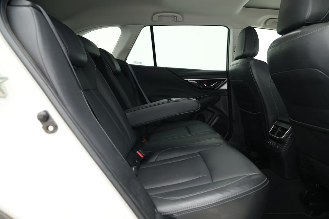 2021 Subaru Outback AWD Touring, Automatic, 50373 km, Right Side Rear Door Cabin View