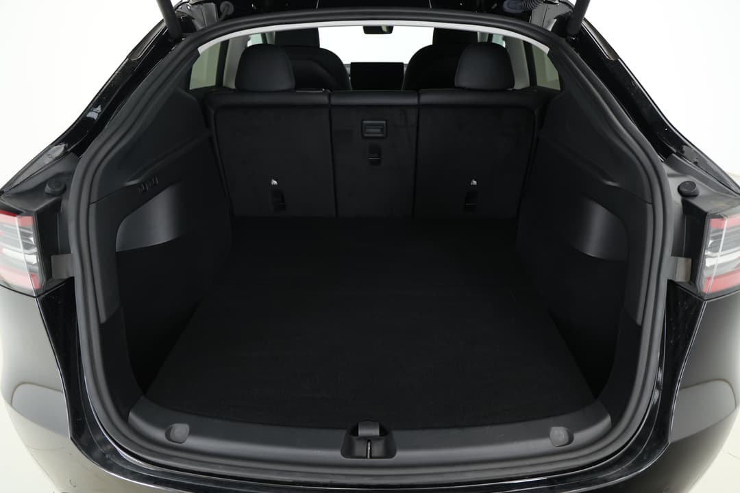 2023 Tesla Model Y Rear-wheel Drive, Automatic, 31783 km, Boot Inside View
