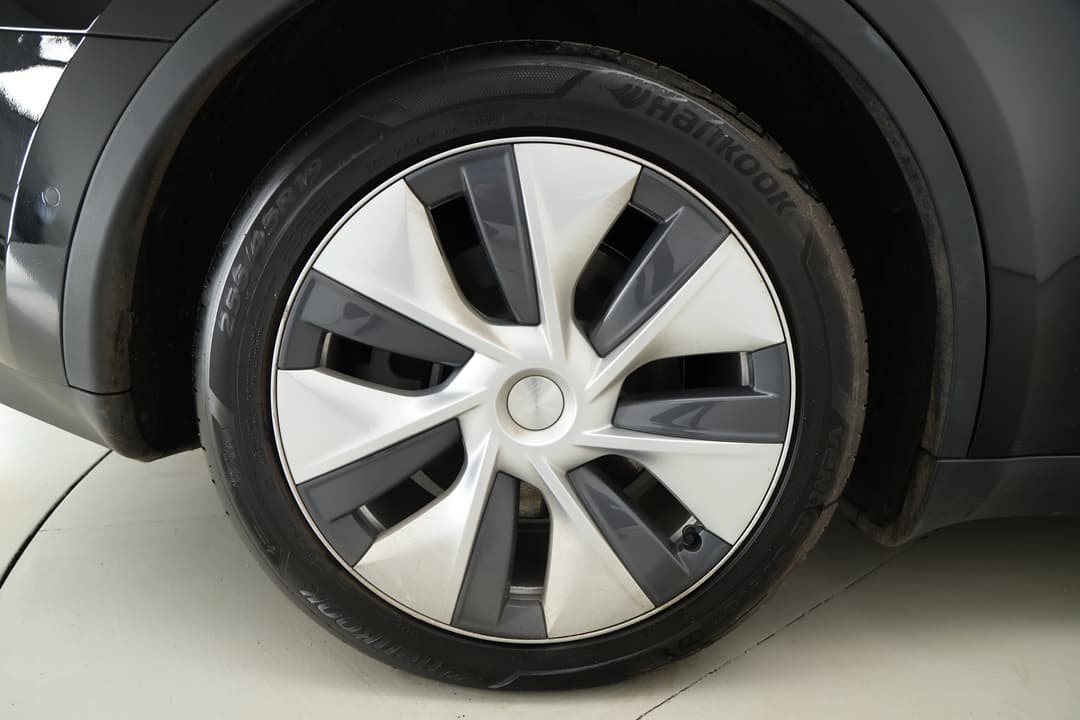 2023 Tesla Model Y Rear-wheel Drive, Automatic, 31783 km, Right Rear Wheel