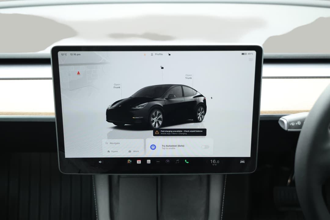 2023 Tesla Model Y Rear-wheel Drive, Automatic, 31783 km, Center Console
