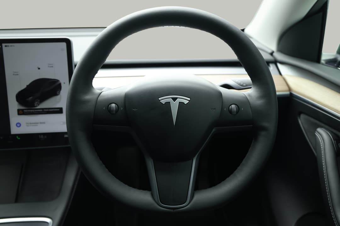 2023 Tesla Model Y Rear-wheel Drive, Automatic, 31783 km, Steering Wheel Close-up