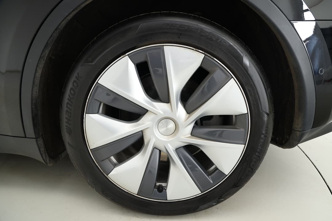 2023 Tesla Model Y Rear-wheel Drive, Automatic, 31783 km, Left Rear Wheel