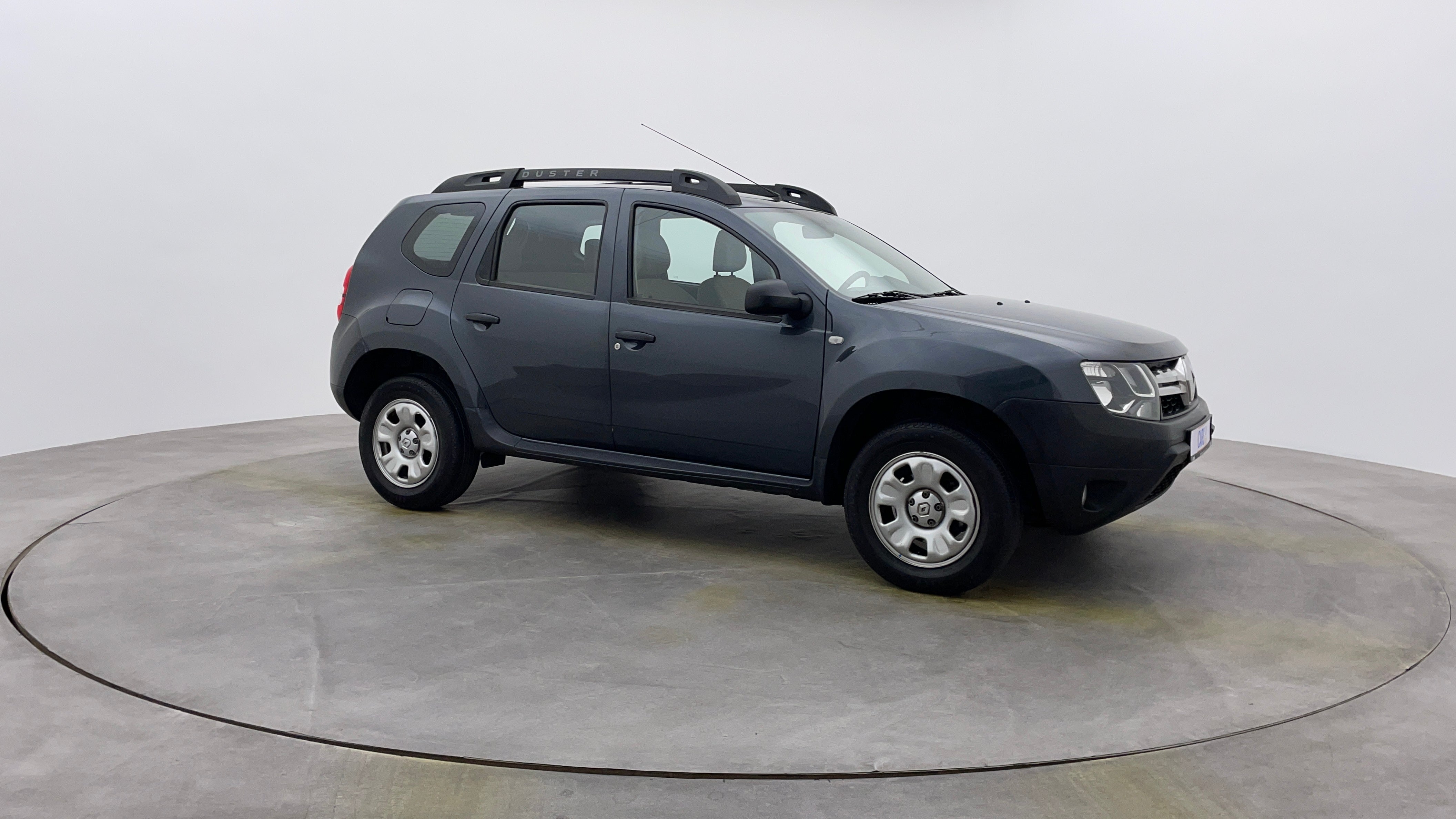 Renault Duster-Right Front Diagonal (45- Degree) View