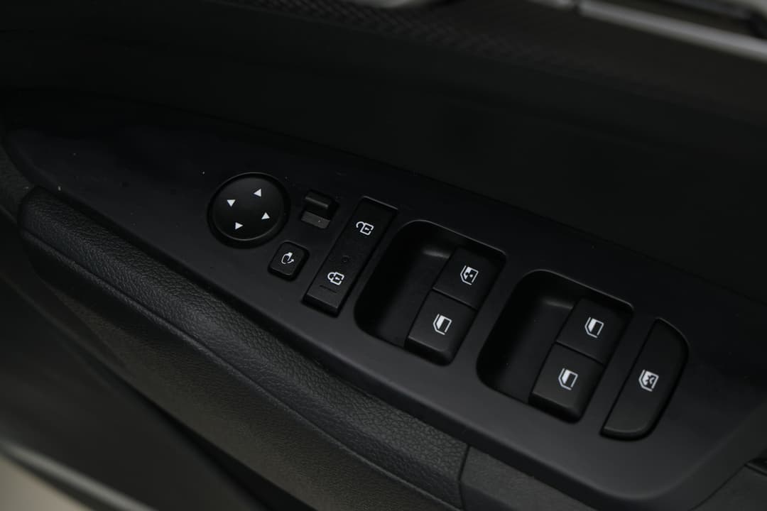 2022 Kia Sportage S (FWD), Automatic, 65883 km, Drivers Side Door Panel Controls