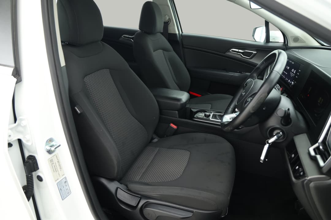 2022 Kia Sportage S (FWD), Automatic, 65883 km, Right Side Front Door Cabin View