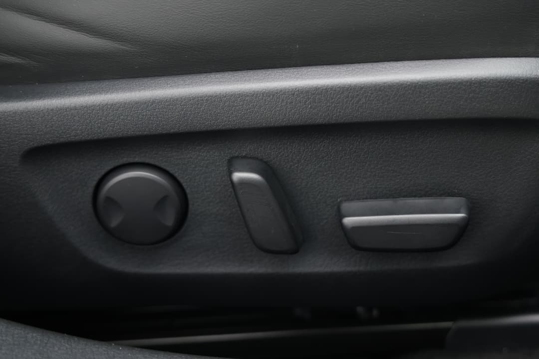 2025 Mazda 3 G20 Touring Vision, Automatic, 18588 km, Drivers Side Adjustment Panel