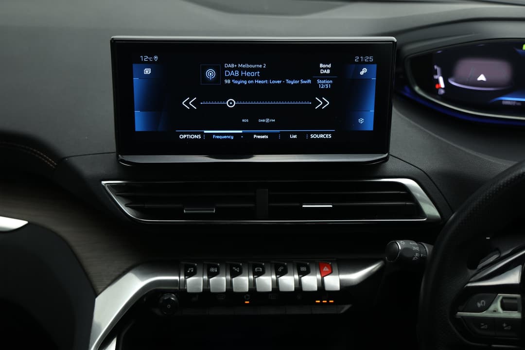 2022 Peugeot 3008 Gt Line, Automatic, 68822 km, Center Console