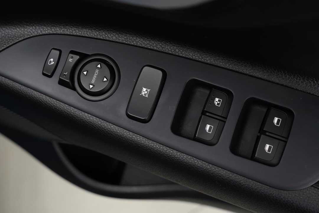 2024 Kia Stonic S, Automatic, 18797 km, Drivers Side Door Panel Controls