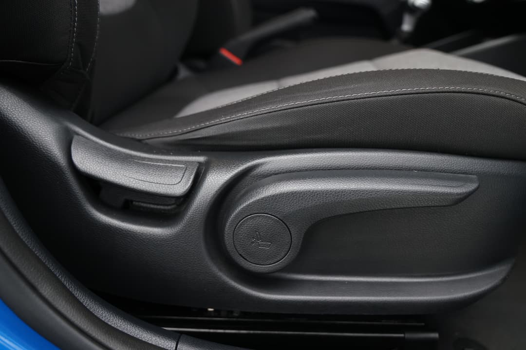 2024 Kia Stonic S, Automatic, 18797 km, Drivers Side Adjustment Panel