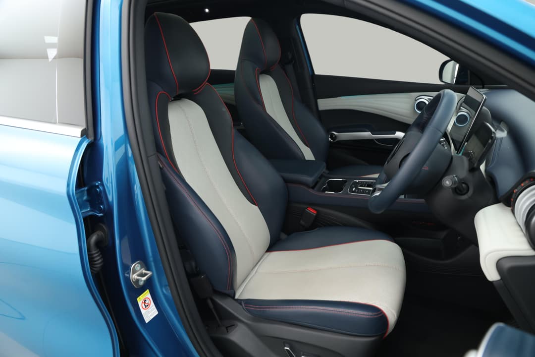 2023 Byd Atto 3 Extended Range, Automatic, 15041 km, Right Side Front Door Cabin View