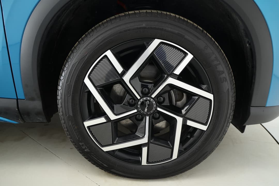 2023 Byd Atto 3 Extended Range, Automatic, 15041 km, Right Front Wheel
