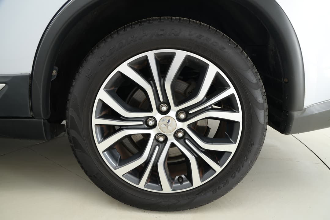 2015 Mitsubishi Outlander Exceed (4x4), Automatic, 125467 km, Left Rear Wheel