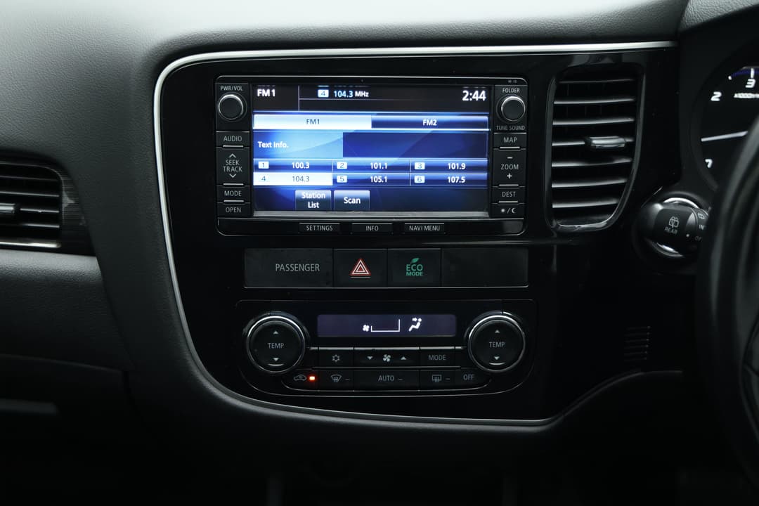 2015 Mitsubishi Outlander Exceed (4x4), Automatic, 125467 km, Center Console
