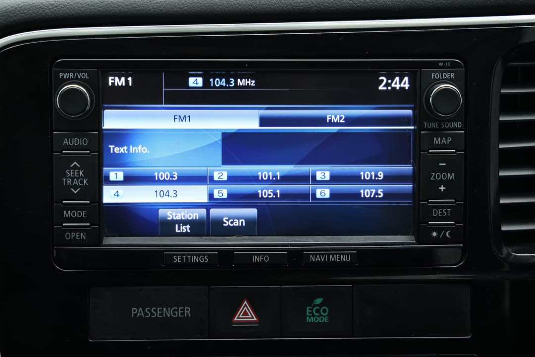 2015 Mitsubishi Outlander Exceed (4x4), Automatic, 125467 km, Infotainment System