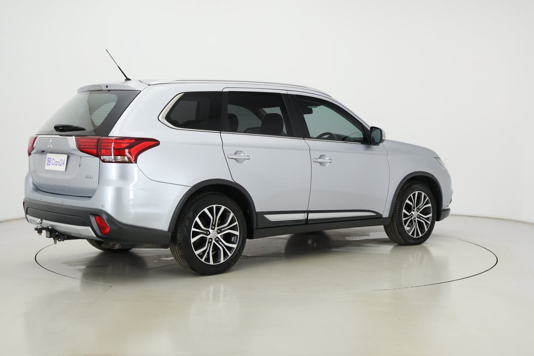 2015 Mitsubishi Outlander Exceed (4x4), Automatic, 125467 km, Right Back Diagonal (45- Degree) View