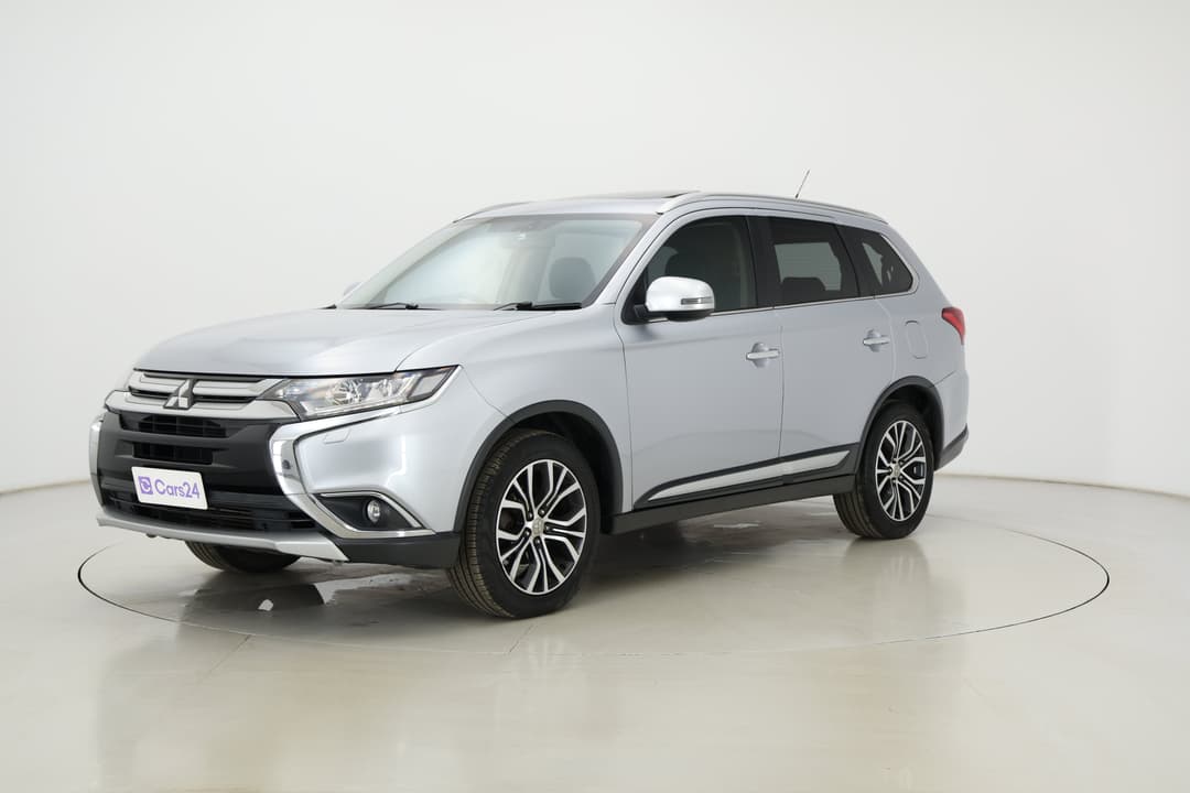 2015 Mitsubishi Outlander Exceed (4x4), Automatic, 125467 km, Left Front Diagonal (45- Degree) View