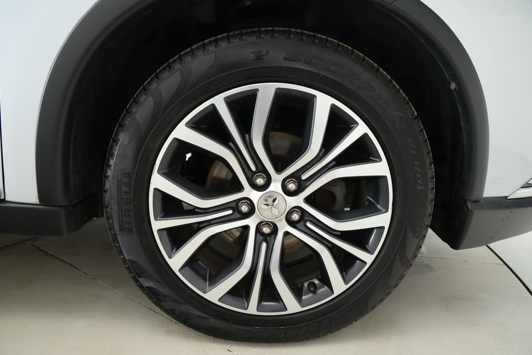 2015 Mitsubishi Outlander Exceed (4x4), Automatic, 125467 km, Right Front Wheel