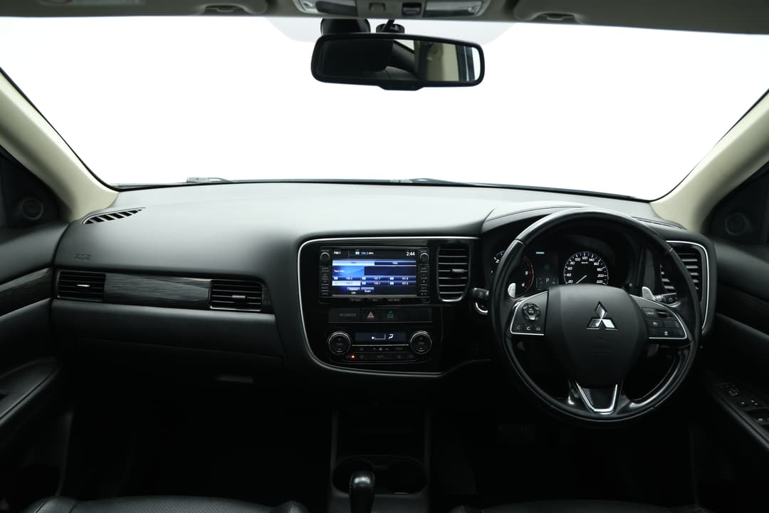 2015 Mitsubishi Outlander Exceed (4x4), Automatic, 125467 km, Dashboard View