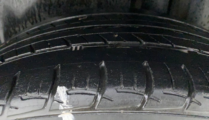 2017 Maruti Ciaz ZDI+ SHVS, Diesel, Manual, 57,281 km, Left Rear Tyre Tread