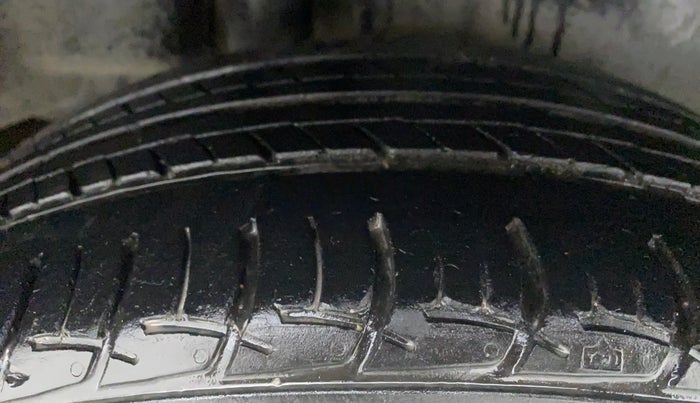 2017 Maruti Ciaz ZDI+ SHVS, Diesel, Manual, 57,281 km, Right Rear Tyre Tread