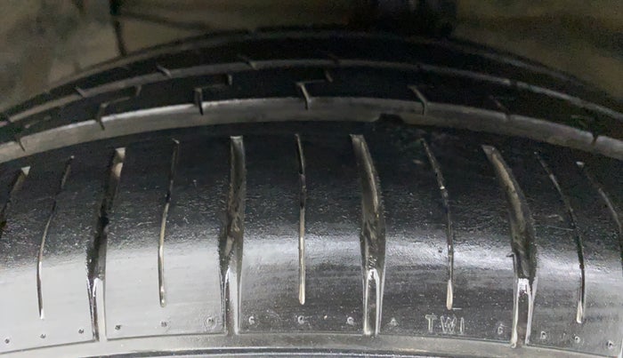 2017 Maruti Ciaz ZDI+ SHVS, Diesel, Manual, 57,281 km, Left Front Tyre Tread