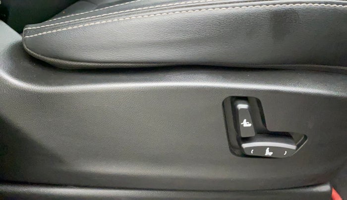 2019 MG HECTOR SHARP 1.5 DCT PETROL, Petrol, Automatic, 43,404 km, Driver Side Adjustment Panel
