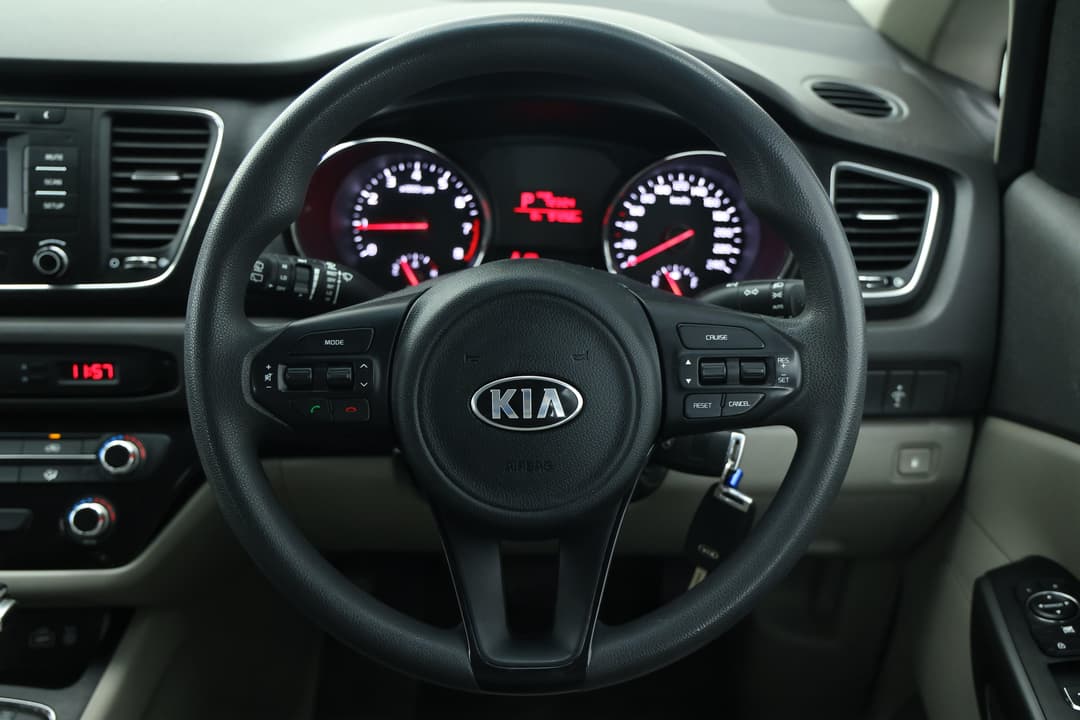 2017 Kia Carnival S, Automatic, 97252 km, Steering Wheel Close-up