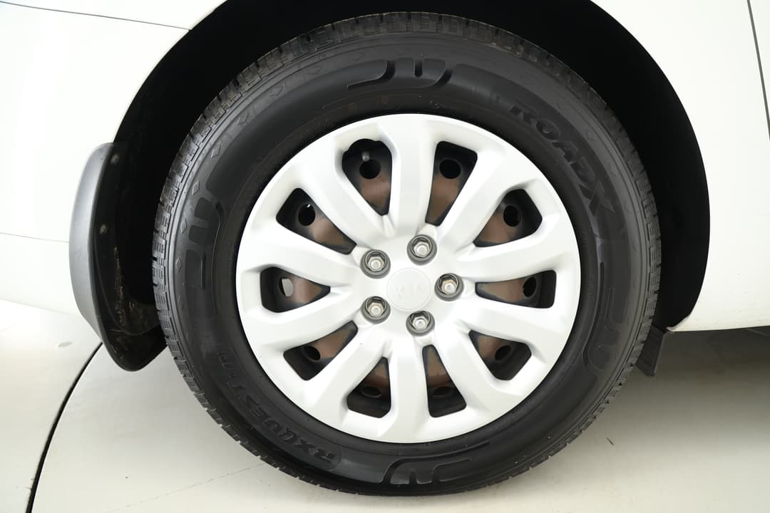 2017 Kia Carnival S, Automatic, 97252 km, Right Rear Wheel