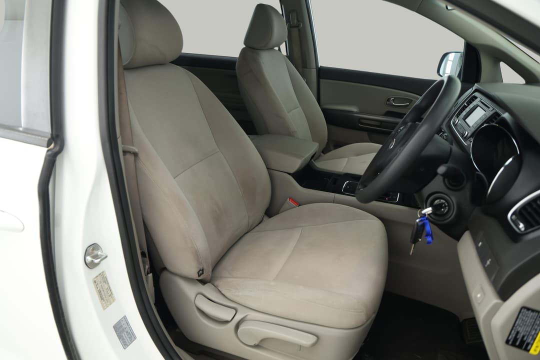 2017 Kia Carnival S, Automatic, 97252 km, Right Side Front Door Cabin View