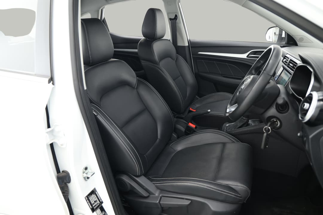 2023 MG ZS Excite, Automatic, 37488 km, Right Side Front Door Cabin View
