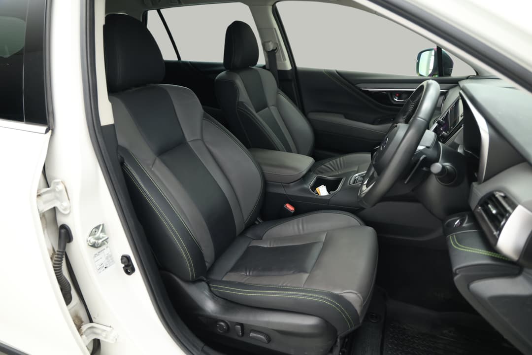 2023 Subaru Outback AWD Sport, Automatic, 97654 km, Right Side Front Door Cabin View