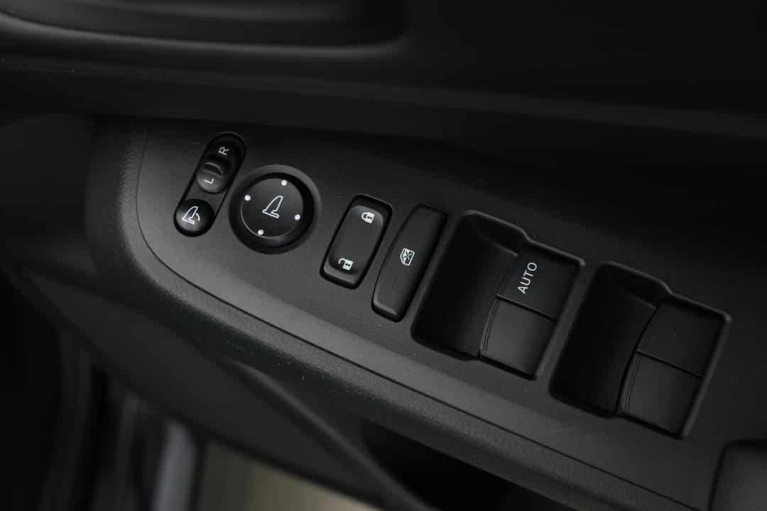2022 Honda HR-V Vi X, Automatic, 27827 km, Drivers Side Door Panel Controls