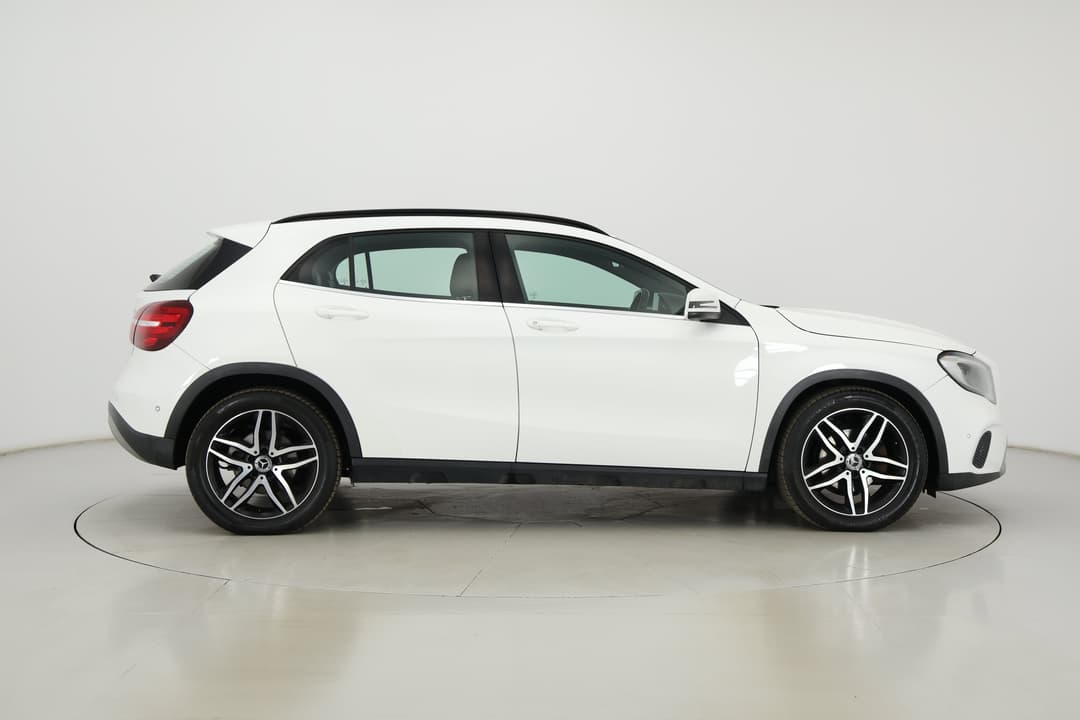 2018 Mercedes-benz GLA 180, Automatic, 63661 km, Right Side View