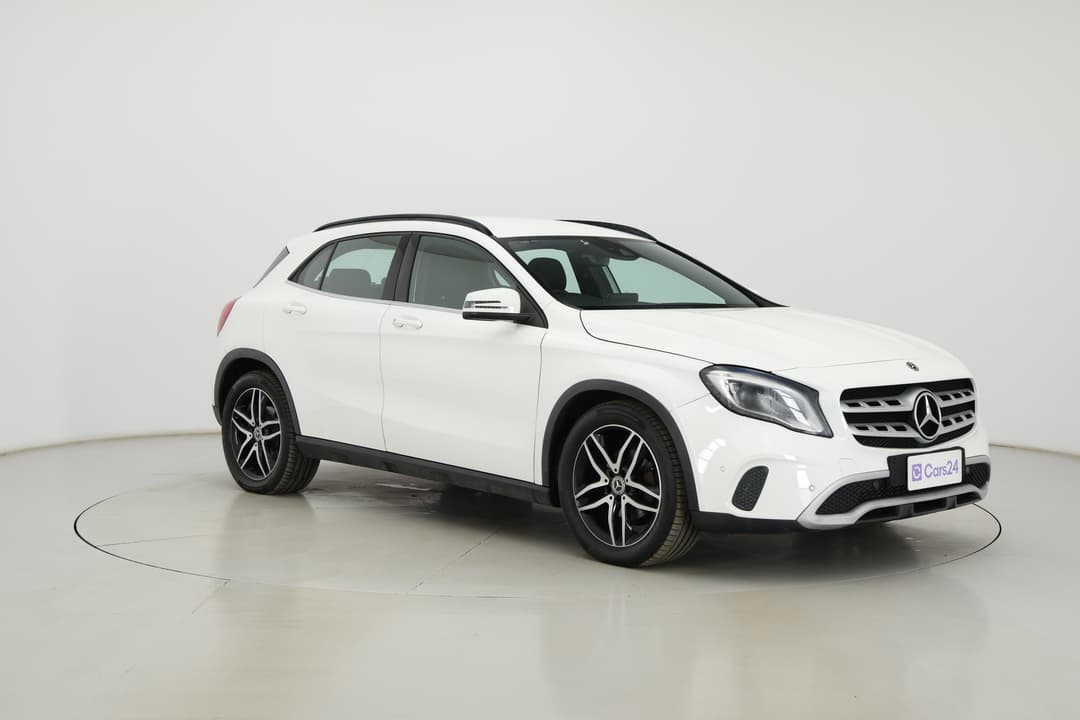 2018 Mercedes-benz GLA 180, Automatic, 63661 km, Right Front Diagonal (45- Degree) View