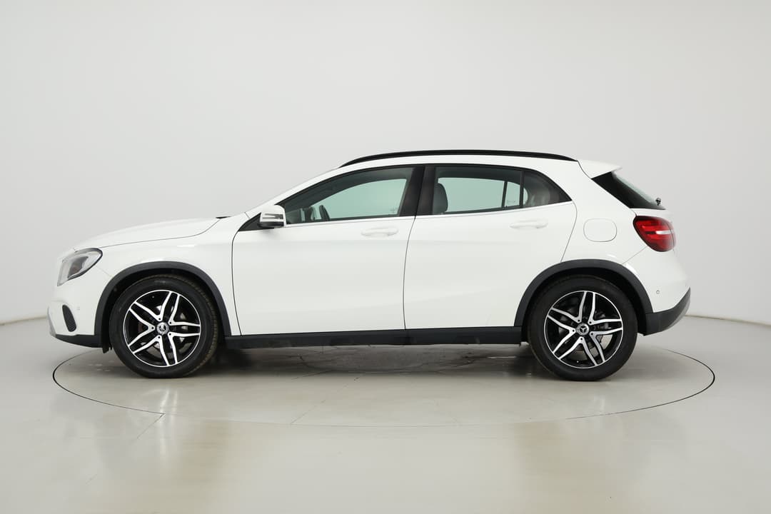 2018 Mercedes-benz GLA 180, Automatic, 63661 km, Left Side View