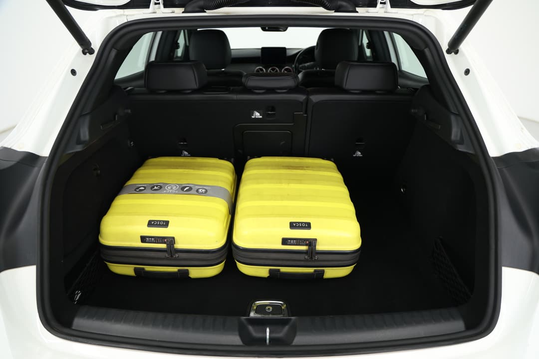 2018 Mercedes-benz GLA 180, Automatic, 63661 km, Boot Inside View with Luggage