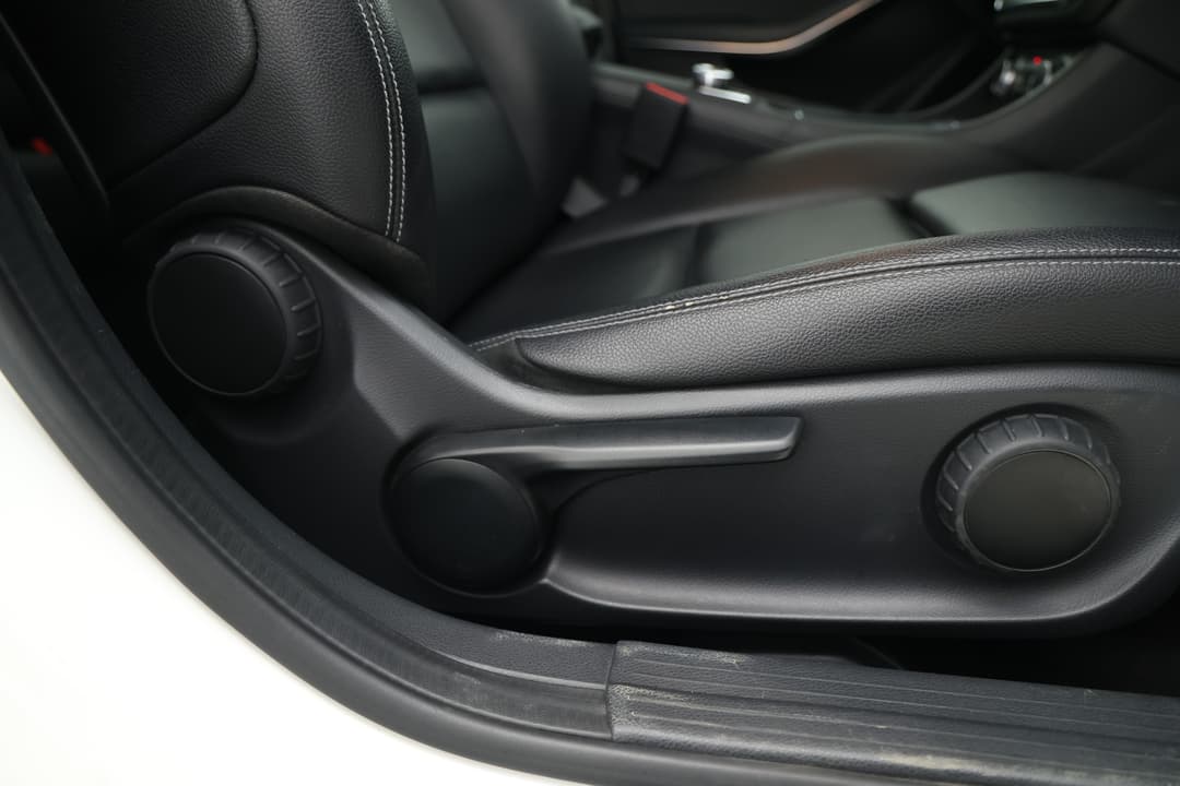 2018 Mercedes-benz GLA 180, Automatic, 63661 km, Drivers Side Adjustment Panel