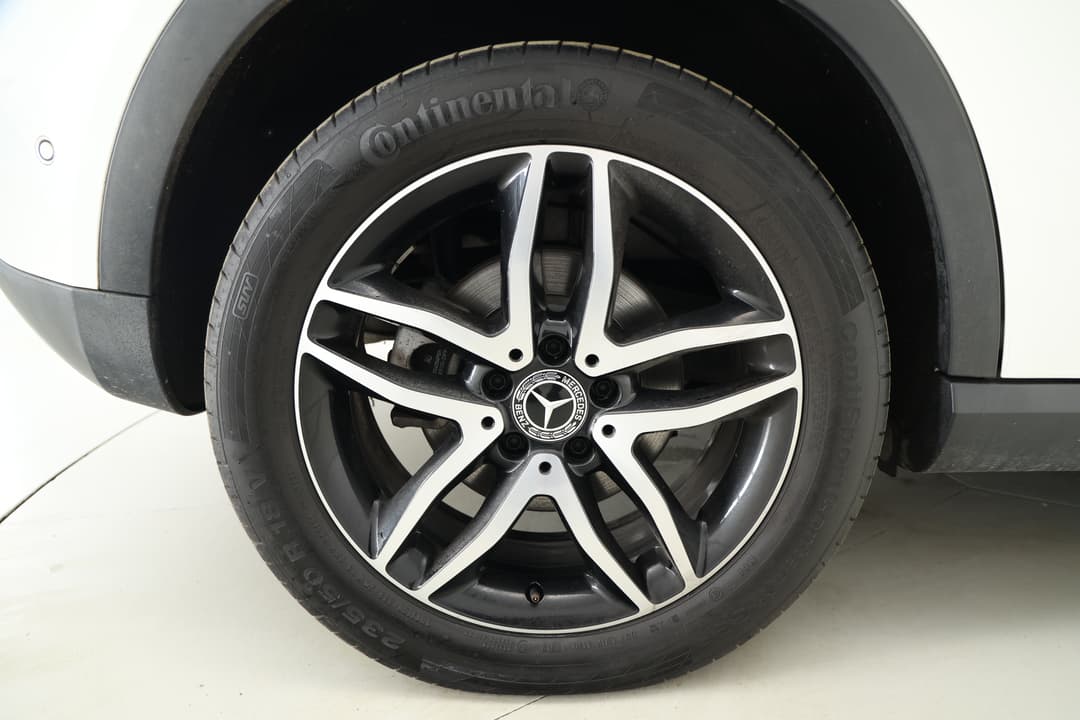 2018 Mercedes-benz GLA 180, Automatic, 63661 km, Right Rear Wheel