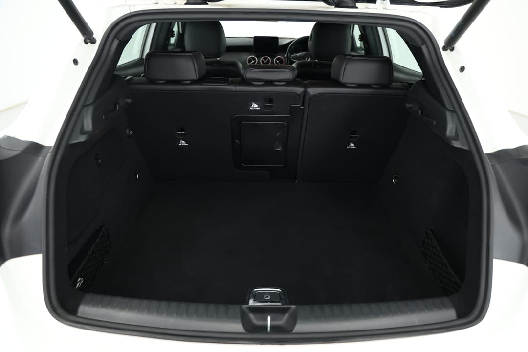 2018 Mercedes-benz GLA 180, Automatic, 63661 km, Boot Inside View